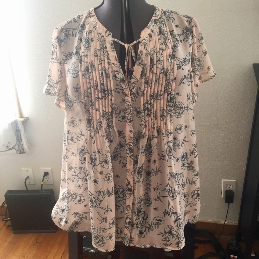 TORRID Sheer Pink/White Floral Shirt Size 2